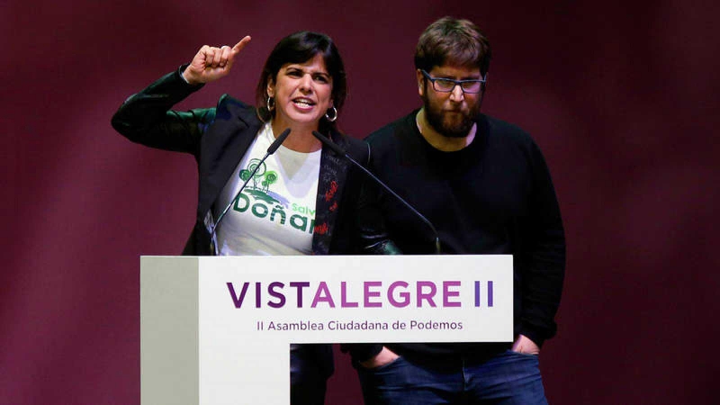 Teresa Rodríguez y Miguel Urbán, referentes de la corriente anticapitalista en Podemos. EFE
