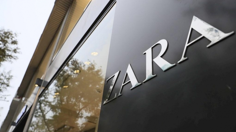 El logo de Zara, la principal enseña del grupo textil  Inditex, en una de sus tiendas en Madrid. EFE/ Fernando Alvarado