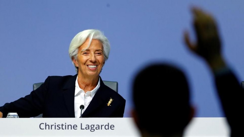 La presidenta del BCE, Christine Lagarde, durante la rueda de prensa tras la reunión del Consejo de Gobierno de la entidad, en la sede de la institución en Fráncort. REUTERS/Ralph Orlowski