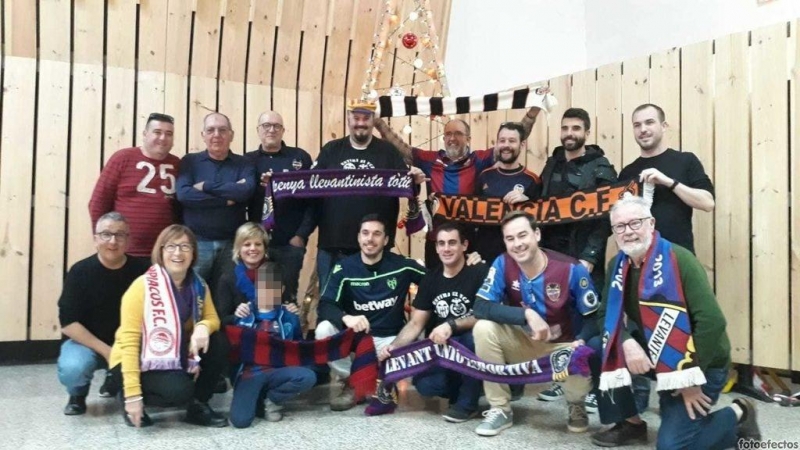 Dinar de germanor entre la Colla Blanc-i-Negra del València CF i la penya Tòtil del Llevant UE