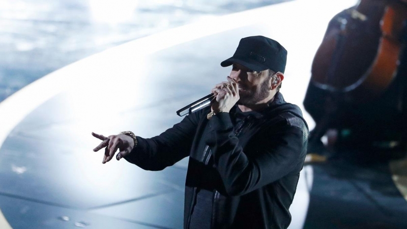 Eminem canta su canción 'Lose Yourself' durante el show de los Oscar en los 92o Premios de la Academia. REUTERS / Mario Anzuoni