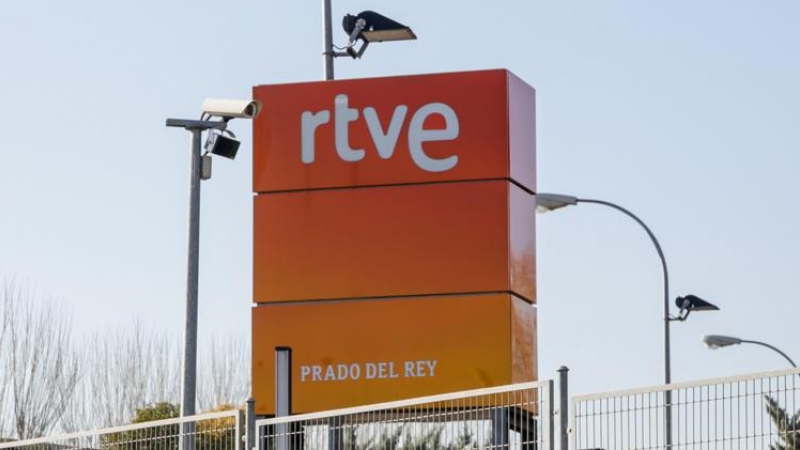 Logotipo de Radio Televisión Española en la sede de Prado del Rey, Madrid. E.P./Ricardo Rubio