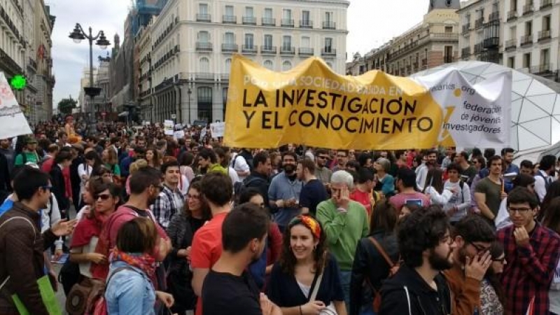 Imagen de la manifestación convocada por la FJI en abril de 2017 para luchar por una sociedad basada en la investigación y el conocimiento. / FJI