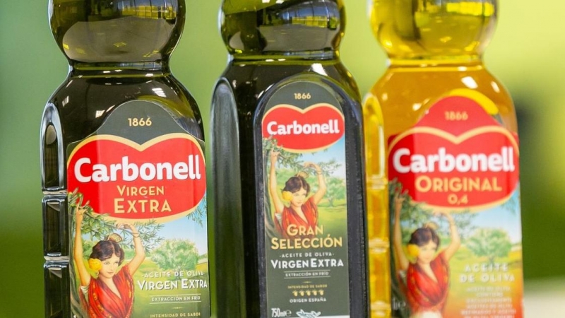 Botellas de aceite Carbonell, una de las marcas de Deoleo. E.P.