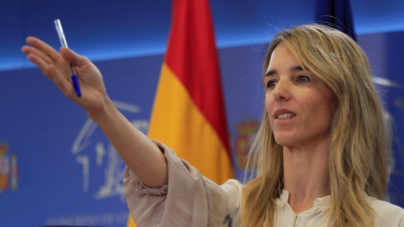 La portavoz parlamentaria del PP, Cayetana Álvarez de Toledo, durante la rueda de prensa que ha ofrecido tras la reunión de la Junta de Portavoces. /EFE