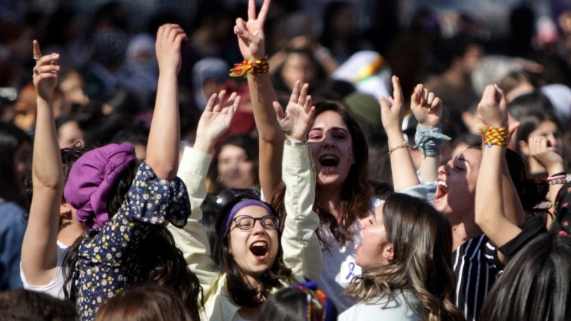 Las mujeres turcas de Diyarbakir proclaman el fin de la violencia machista. | Reuters / Sertac Kayar