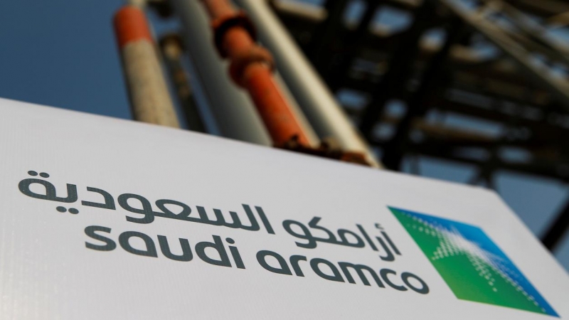 El logo de la petrolera estatal Saudi Aramco, en sus instalaciones en Abqaiq. REUTERS/Maxim Shemetov