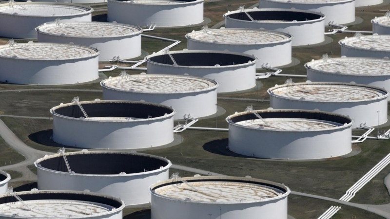 Vista de tanques de almacenamiento de petroleo en Cushing (Oklahma, EEUU). REUTERS/Nick Oxford