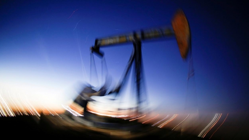Bomba de extracción de petróleo en la cuenca del Pérmico en el condado de Loving (Texas, EEUU). REUTERS / Angus Mordant