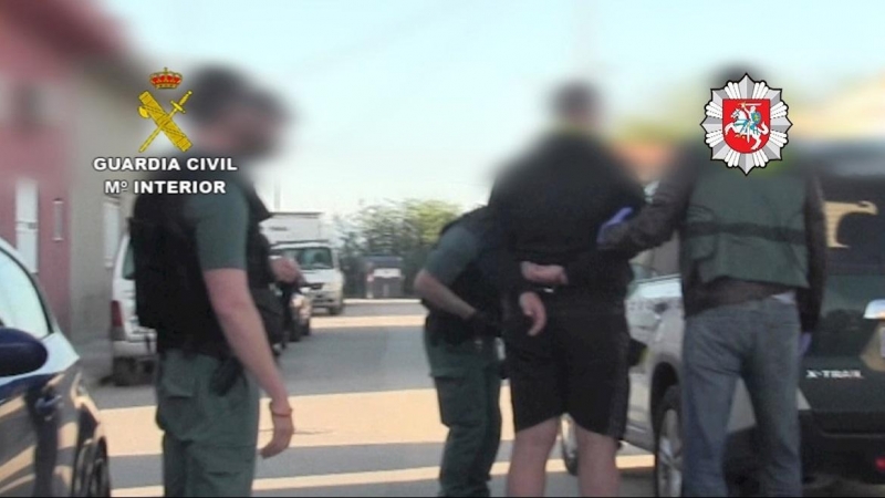 La Guardia Civil libera a 8 víctimas de trata de seres humanos con fines de explotación laboral. / Guardia Civil