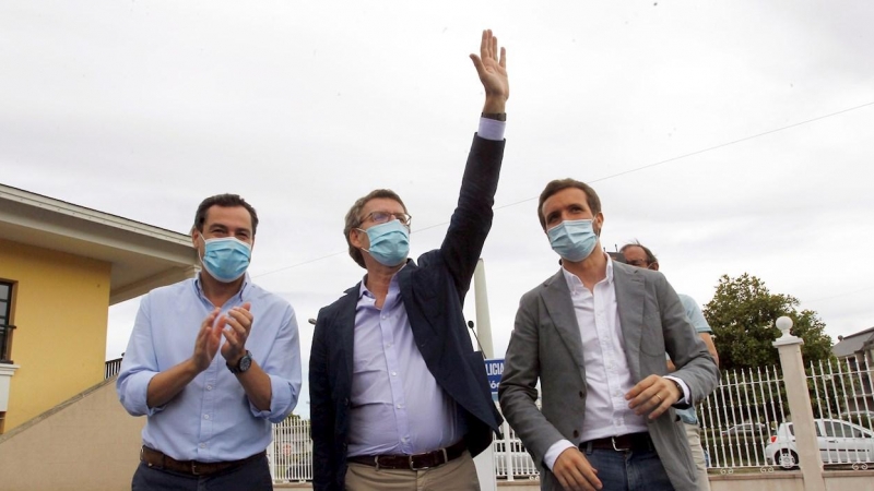 04/07/2020.- El presidente del PP de Galicia, Alberto Núñez Feijóo (c) y el presidente del PP, Pablo Casado (d) y el líder del PP andaluz, Juan Manuel Moreno (i) participan este sábado en un mitin en As Pontes (A Coruña). EFE/Kiko Delgado