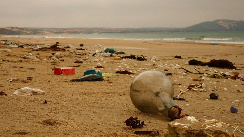 El mundo se ahoga en plásticos: los desechos en mares se triplicarían en 2040. / Pixabay