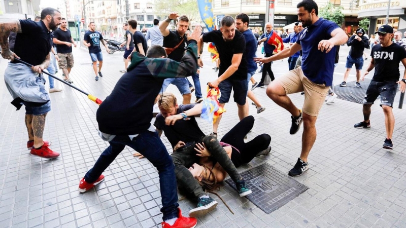 Momentos de las agresiones protagonizadas por la ultraderecha en Las calles de Valencia en octubre de 2017. | UP
