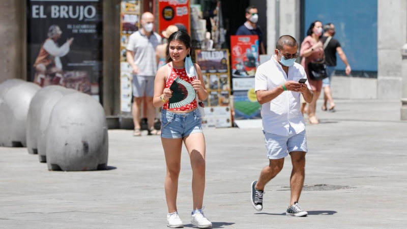 Varias personas caminan por la Puerta del Sol en Madrid. /Europa Press