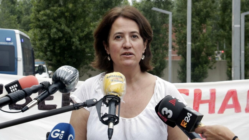 La presidenta de l'ANC, Elisenda Paluzie, atèn els mitjans davant el Palau de la Justícia de Girona el 30 de juny de 2020. Xavier Pi | ACN