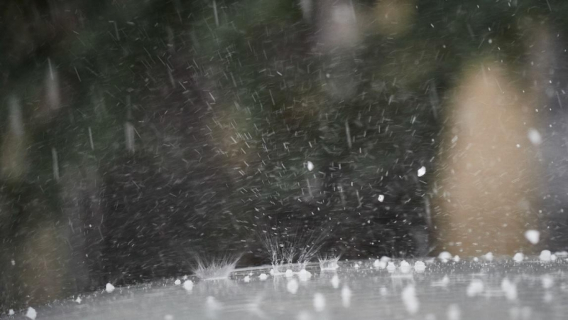 Lluvias fuertes acompañadas de granizo y rachas fuertes de viento en el interior y descenso térmico generalizado. / Eduardo Sanz / Europa Press / Archivo