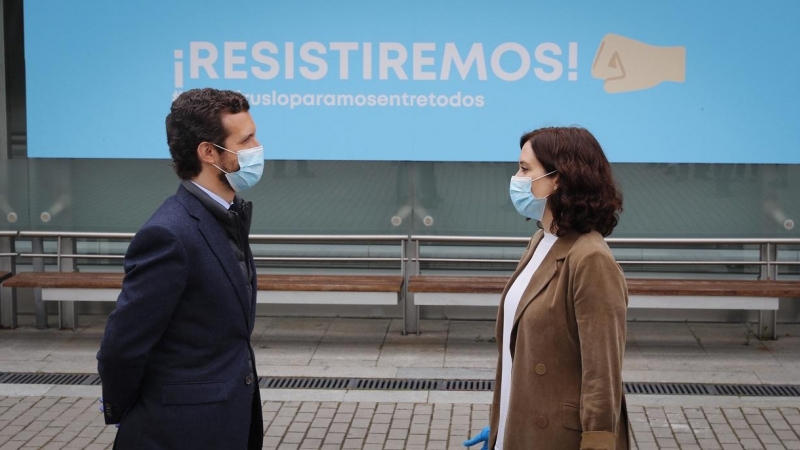 El líder del Partido Popular, Pablo Casado, junto a la presidenta de la Comunidad de Madrid, Isabel Díaz Ayuso, durante una visita al Hospital de Campaña de Ifema. E.P.