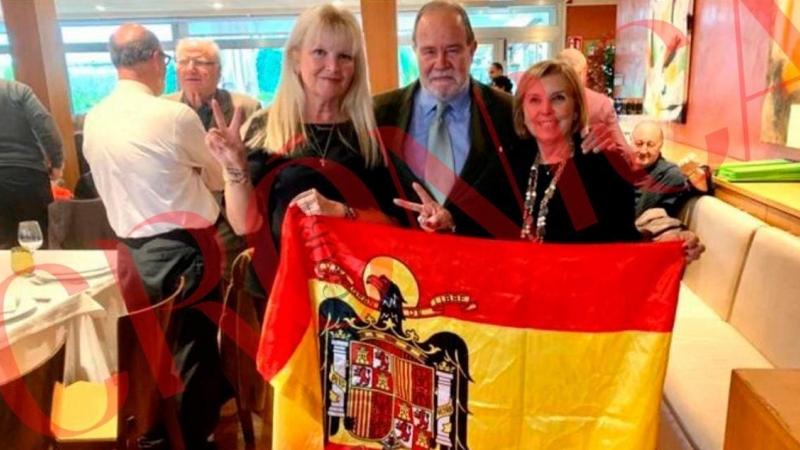 Carlota Sales y Francina Viñals con el presidente de la Fundación Francisco Franco, Juan Chicharro.