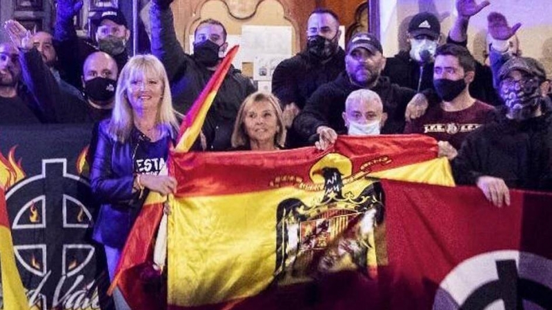 Varios de los ultraderechistas participantes en la marcha convocada por España 2000 en el barrio valenciano de Benimaclet el pasado 12 de octubre.