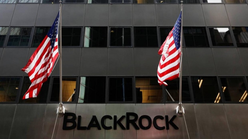 Entrada de la sede de la gestora de fondos estadounidense BlackRock en Nueva York (EEUU). REUTERS