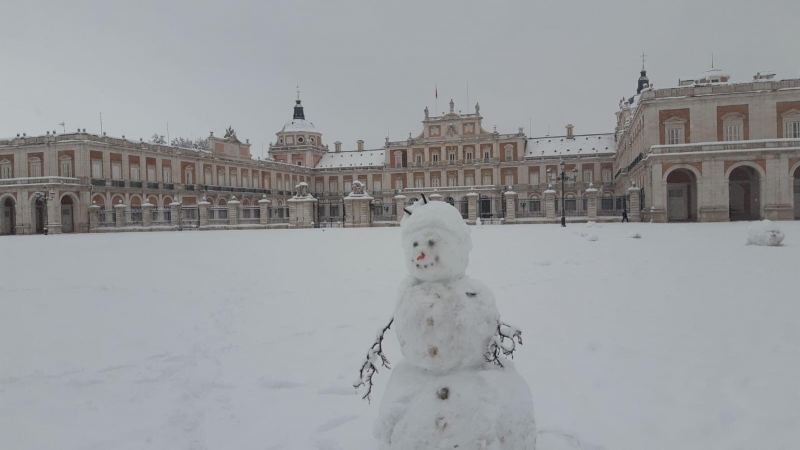 Un muñeco de nieve en el Palacio Real de Aranjuez