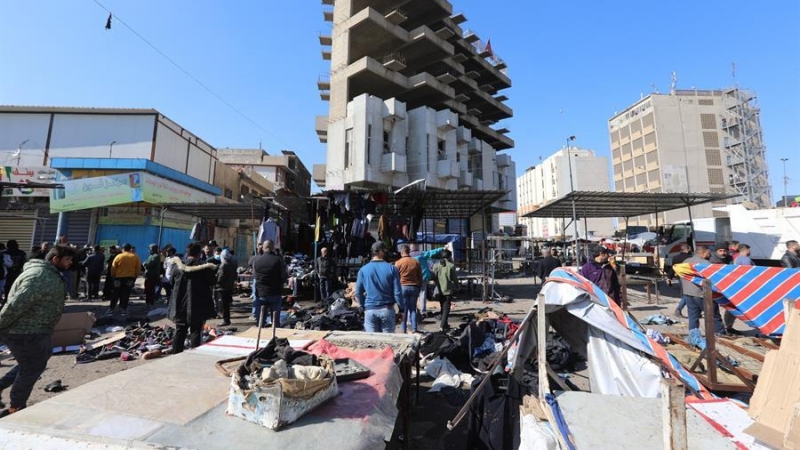 El lugar de la segunda explosión en un mercadillo del centro de Bagdad.