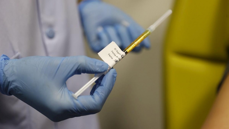 Vacuna contra la covid-19 desarrollada por el laboratorio alemán CureVac, dentro de los ensayos en el hospital vizcaíno de Biocruces, que este lunes han empezado con el primeros dos millares de personas que necesitaba. En este ensayo participarán 30.000 p
