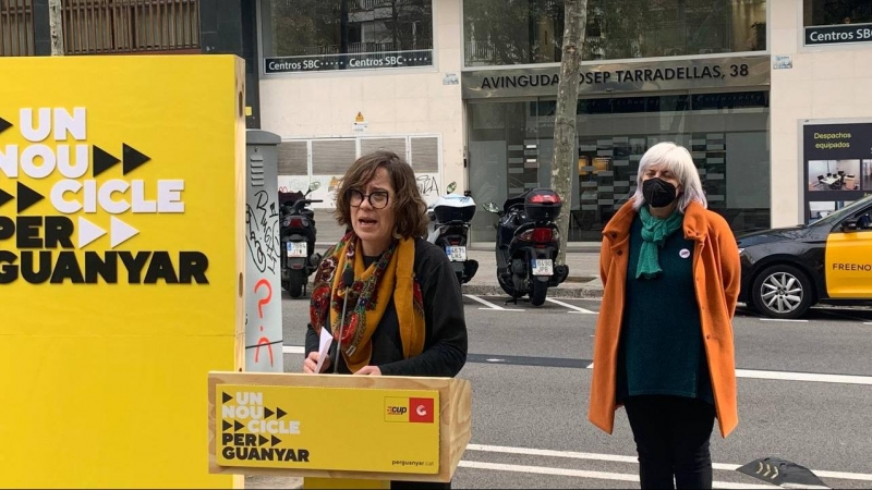 Eulàlia Reguant i Dolors Sabater en un míting de campanya de la CUP pel 14-F