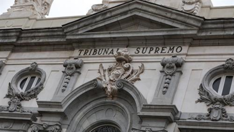 Escudo de España en la fachada del edificio del Tribunal Supremo, en Madrid a 29 de noviembre de 2019. Foto de archivo.