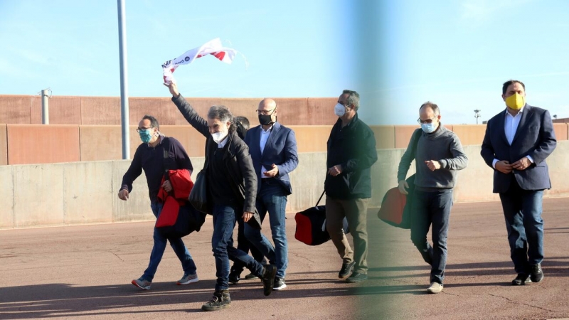 Els set presos sortint de Lledoners després d'obtenir el tercer grau, el 29 de gener de 2021.