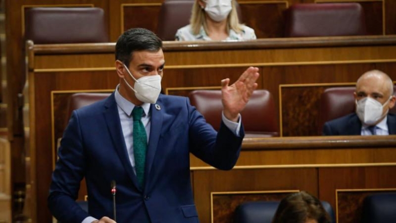 Pedro Sánchez responde a las preguntas de los diputados en la sesión de control de este 24 febrero.