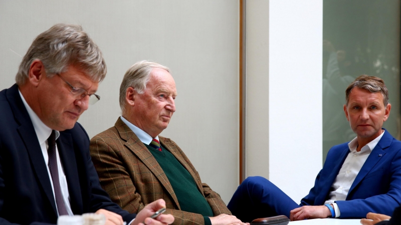 Los colíderes del partido de extrema derecha Alternativa para Alemania (AfD) de Alemania, Alexander Gauland y Joerg Meuthen, y el principal candidato de su partido en las elecciones estatales de Turingia, Bjoern Hoecke.