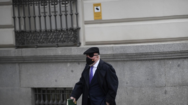 El comisario jubilado José Manuel Villarejo a su llegada a la Audiencia Nacional donde le han citado para interrogarle como investigado en dos piezas separadas del caso 'Tándem', en Madrid, (España), a 4 de marzo de 2021.