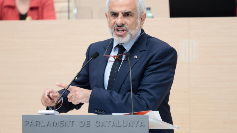 El líder de Cs al Parlament, Carlos Carrizosa, intervenint al ple d'investidura del 30 de març de 2021.