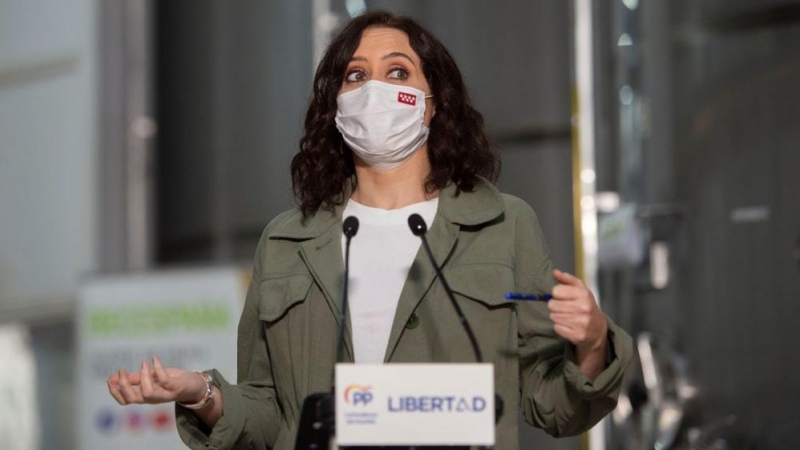 La presidenta de la Comunidad de Madrid y candidata a la reelección, Isabel Díaz Ayuso, interviene en una rueda de prensa convocada durante su visita a Villarejo de Salvanés, a 29 de abril de 2021, en Villarejo de Salvanés, Madrid, (España).