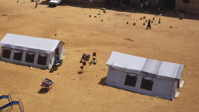 Una vista aérea muestra el sitio informal para personas desplazadas provenientes de Mondoro, en Gao, el 13 de octubre de 2020.