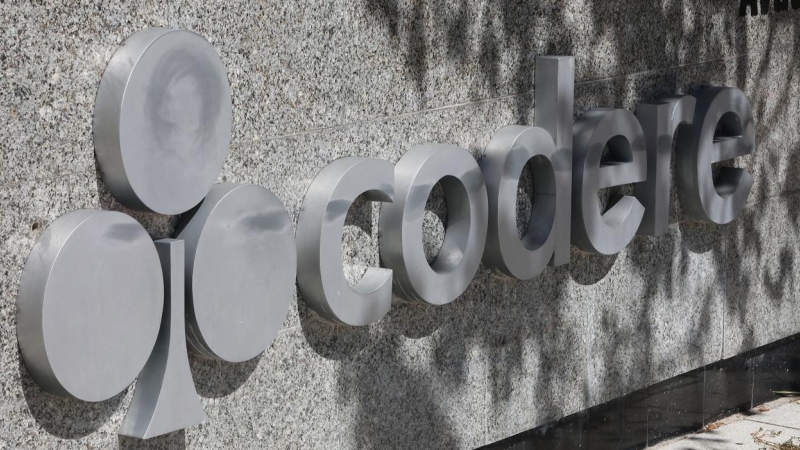 El logo de la empresa de juego Codere a la entrada de su sede en Madrid. E.P./Marta Fernández