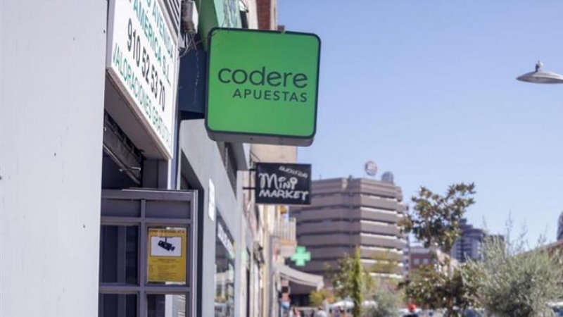 Logo de un local de apuestas de Codere, en Madrid. E.P./Ricardo Rubio