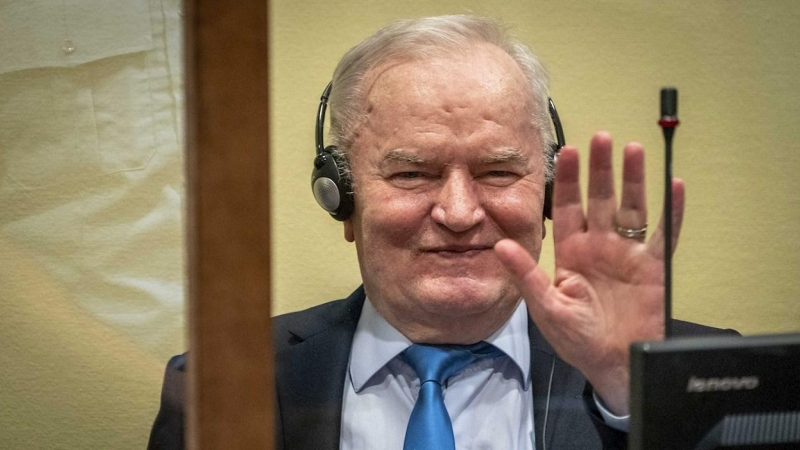 El exjefe militar serbio de Bosnia Ratko Mladic antes del pronunciamiento del fallo.