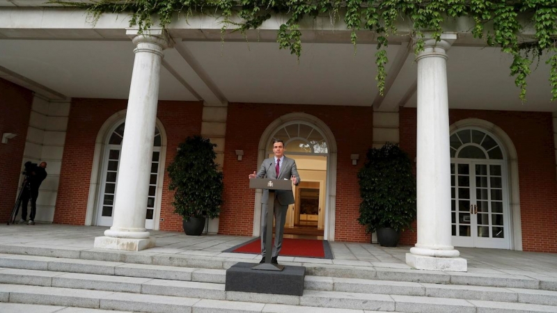 El presidente del Gobierno, Pedro Sánchez, durante su declaración institucional en el Palacio de la Moncloa.