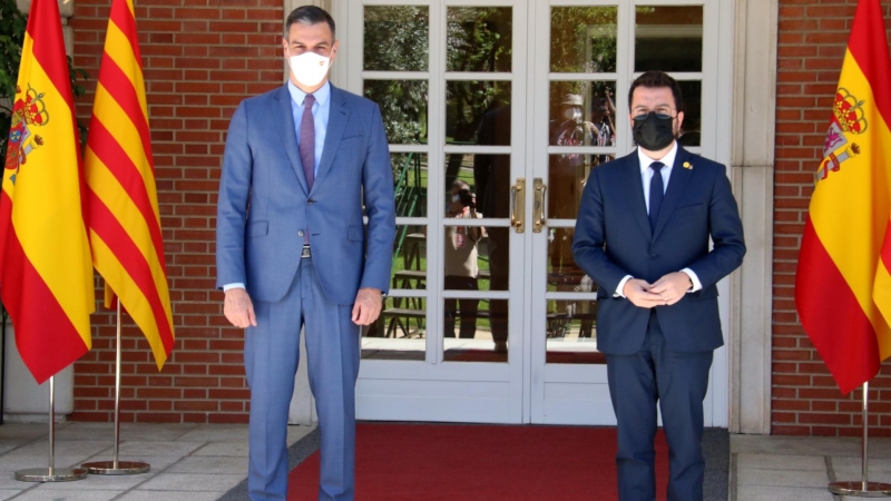 Pedro Sánchez i Pere Aragonès a les portes de la Moncloa abans de la reunió que han mantingut aquest dimarts.