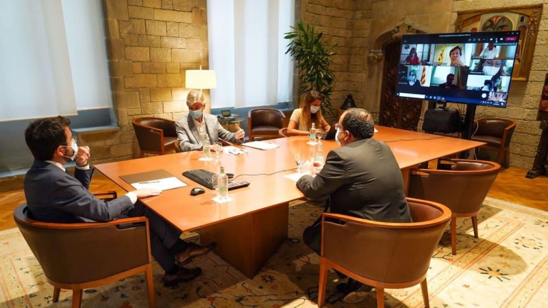 El president Aragonès i els consellers Argimon i Elena durant la reunió extraordinària de la comissió delegada en matèria de covid-19 per establir noves restriccions.