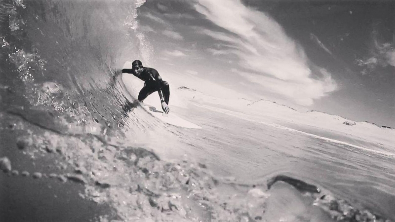 Imagen de archivo de Óscar Serra surfeando. - Federación Española de Surfing