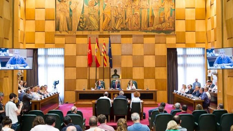 Las decisiones en materia de personal vuelven a poner en apuros al equipo de gobierno de PP y Cs en Zaragoza.
