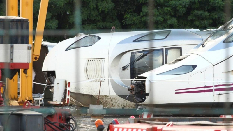 Locomotoras y vagones del tren Alvia 'Rama 12' de Renfe, accidentado el 24 de julio de 2013 en Santiago de Compostela