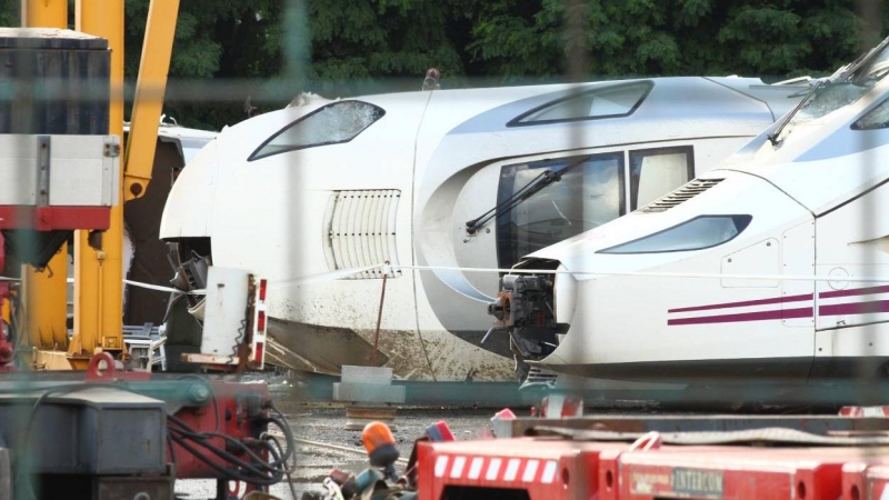 Locomotoras y vagones del tren Alvia 'Rama 12' de Renfe, accidentado el 24 de julio de 2013 en Santiago de Compostela
