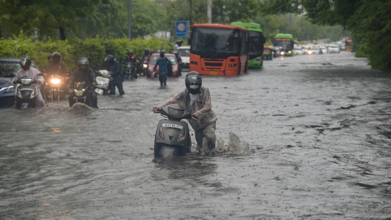 Las lluvias en el oeste de India dejan ya 138 fallecidos y casi 90.000 evacuados