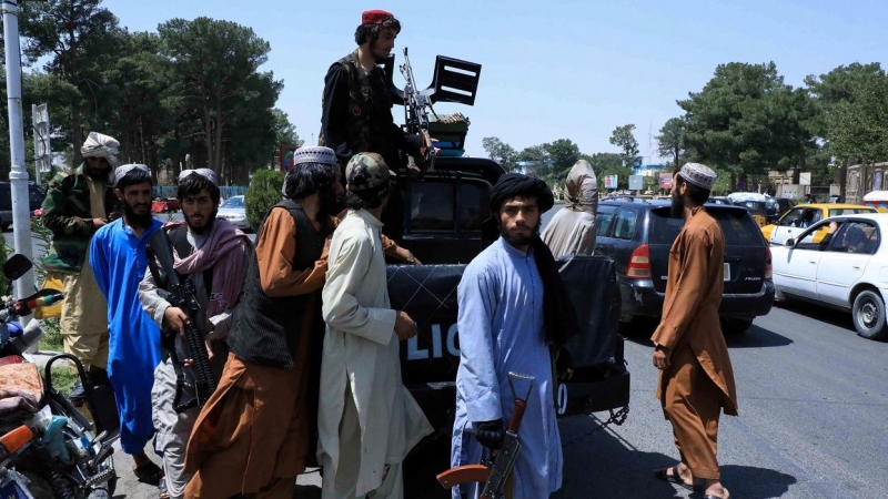Fuerzas de los patrullan las calles de Herat. REUTERS/Stringer