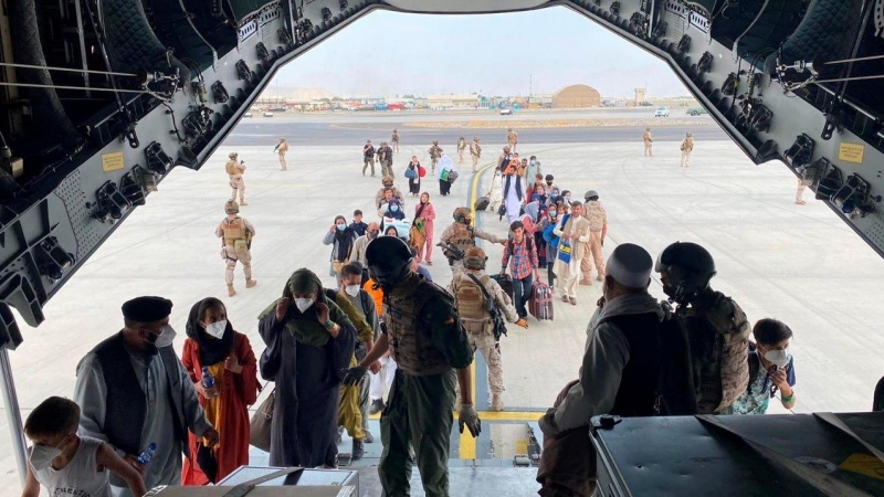 La imagen seleccionada por The Washington Post para ilustrar los trabajos de evacuación de Kabul pertenecen a uno de los aviones españoles en la zona.