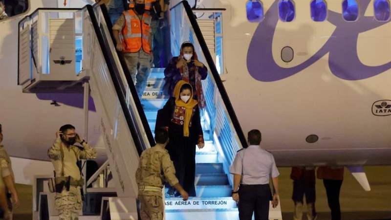 Un avión comercial de la compañía Air Europa ha aterrizado a las 22:30 horas del domingo en la base aérea de Torrejón.
